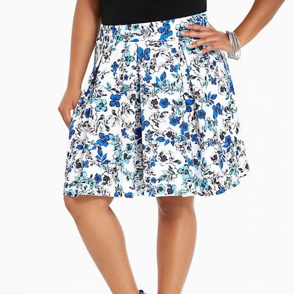 Torrid blue floral scuba skater skirt sz 2
